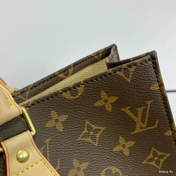 PLAT LOUIS VUITTON SAC 0822